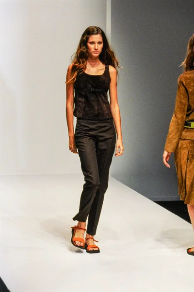 Look 19